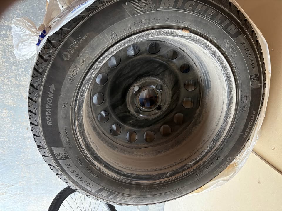 Michelin X-Ice Winter Tires on Rims - photo 3