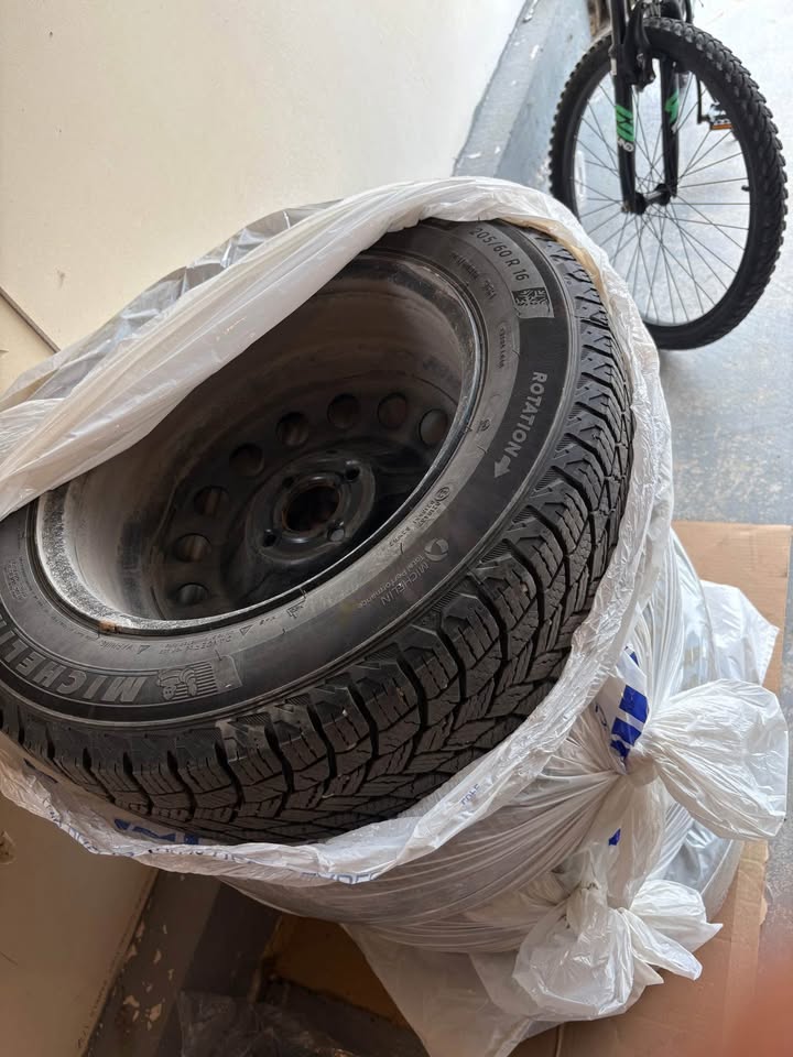 Michelin X-Ice Winter Tires on Rims - photo 5
