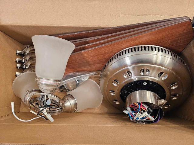 Hampton Bay Ceiling Fan with Lights, Works - photo 2