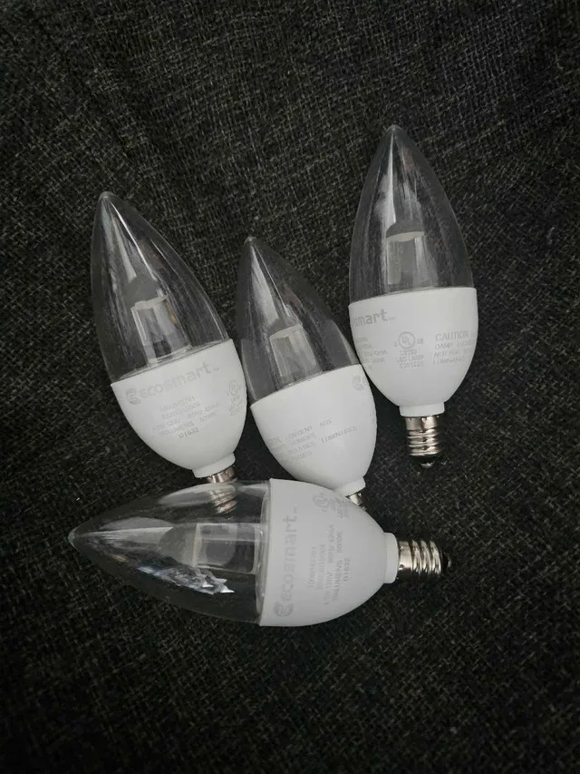 Hampton Bay Ceiling fan with lights, bulbs included, works image indicator(3)