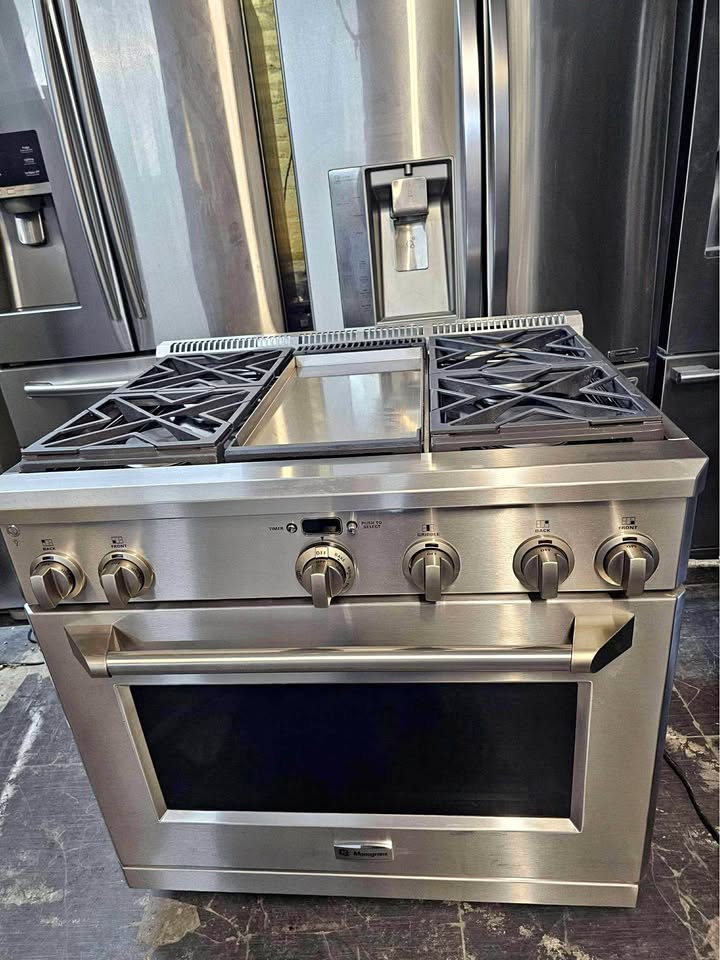Monogram stove 36 wide 4 burners
