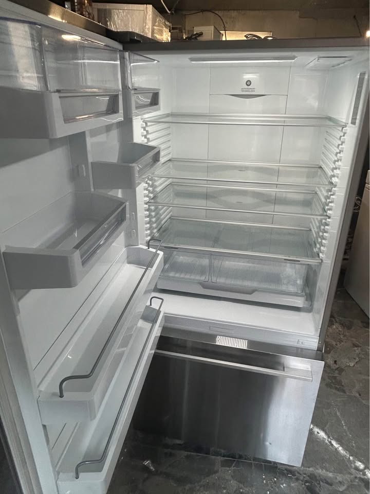 Fisher & paykel silver fridge 31 wide 2 freezer doors below - photo 3