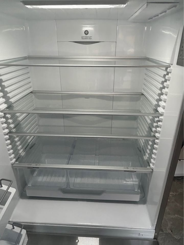 Fisher & paykel silver fridge 31 wide 2 freezer doors below - photo 4