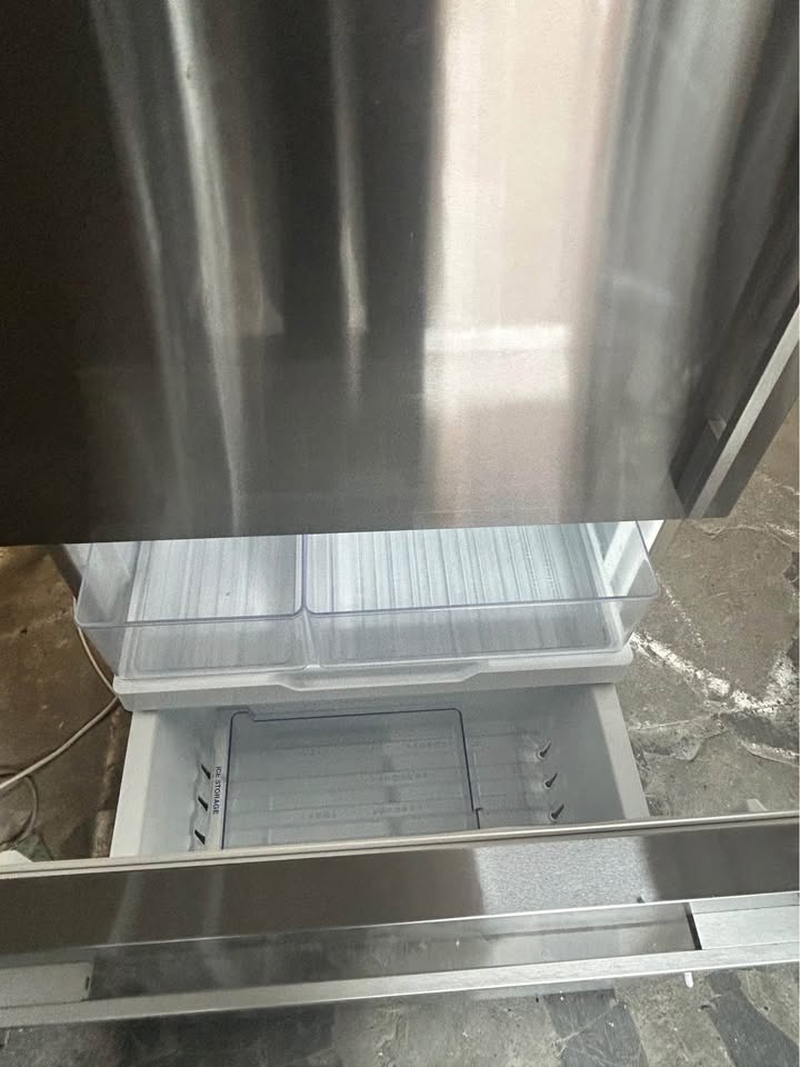 Fisher & paykel silver fridge 31 wide 2 freezer doors below - photo 5