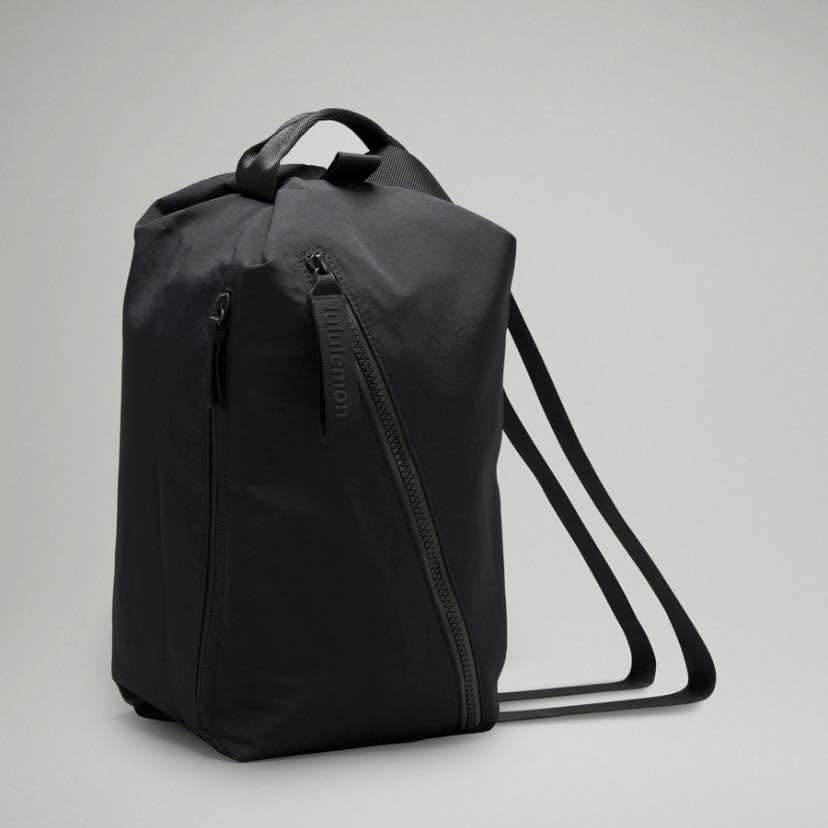 NWT Lululemon Fast Track Bag 10L - Black - photo 2