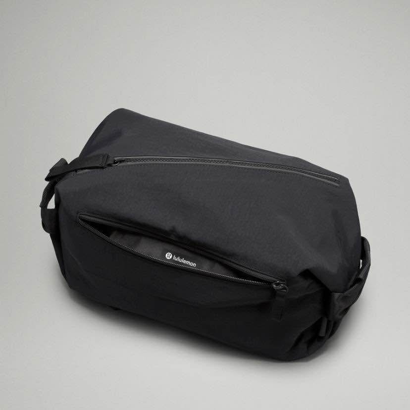 NWT Lululemon Fast Track Bag 10L - Black - photo 3