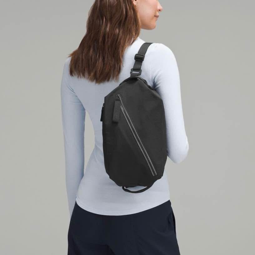 NWT Lululemon Fast Track Bag 10L - Black - photo 4