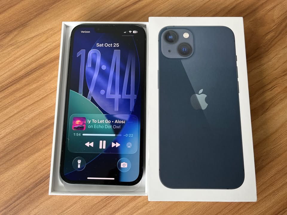 Like new iPhone 13 (Unlocked, 128 GB) - photo 5