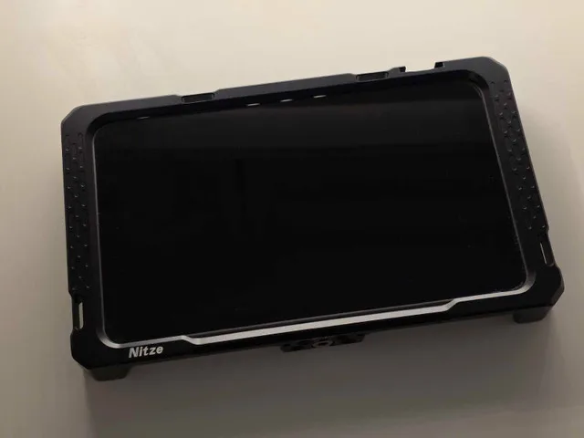 Portkeys LH7H Camera Monitor with Cage and Light Shade image indicator(2)