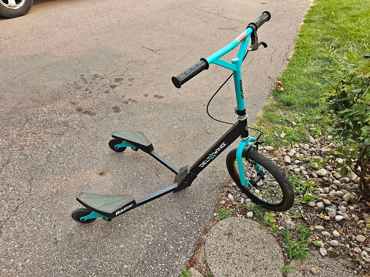 Delta Wing Razor Scooter thumbnail