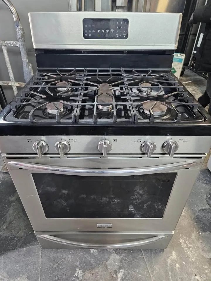 Used Stove in Good Condition image indicator(2)