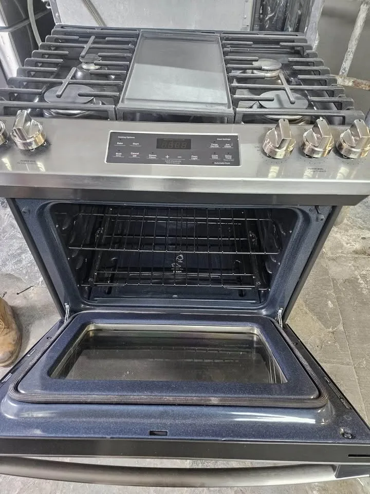 Used Stove in Good Condition image indicator(3)