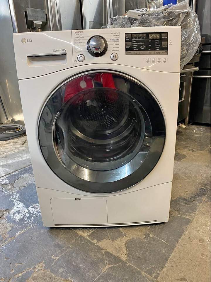 Dryer 24 wide used 220 volts