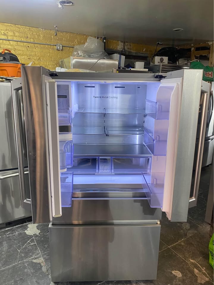 SAMSUNG refrigerator 36 wide used at good price negotiable - photo 2