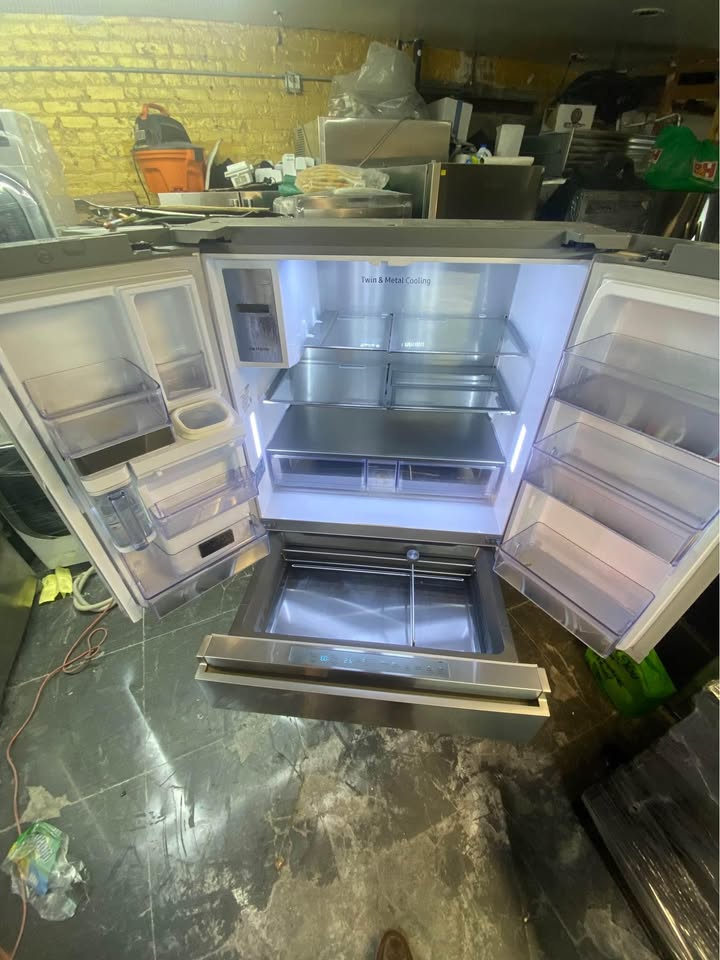 SAMSUNG refrigerator 36 wide used at good price negotiable - photo 3