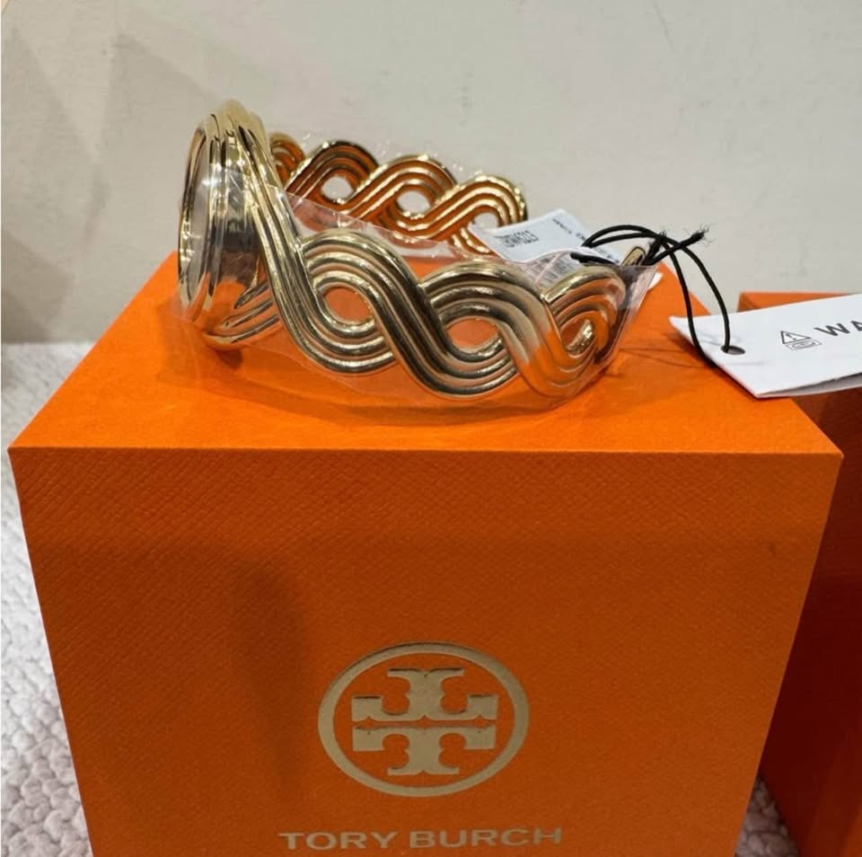 Brand New Tory Burch Bangle Watch - photo 5
