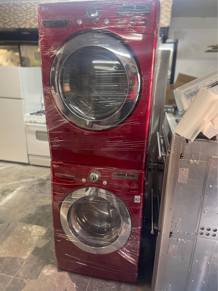Red LG Washer and Dryer Set - Gas Dryer - photo 2