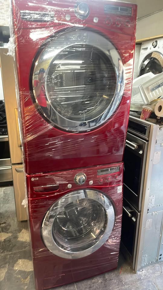 Red LG Washer and Dryer Set - Gas Dryer - photo 5