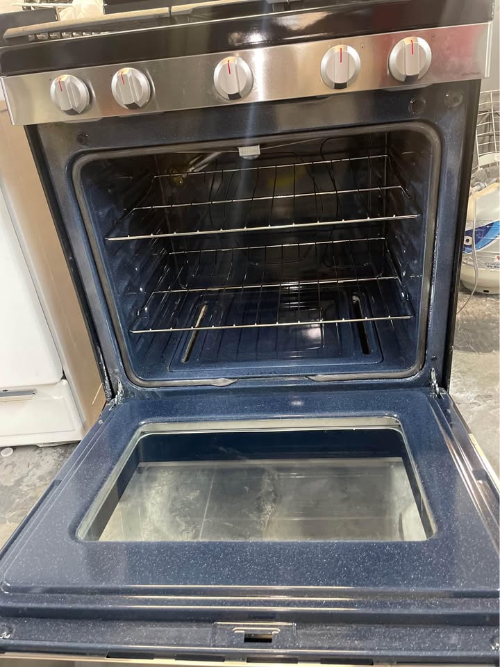 Samsung stove 30 wide black and silver - photo 3