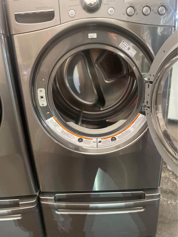 Washer and Dryer Set LG Electric Dryer - photo 3