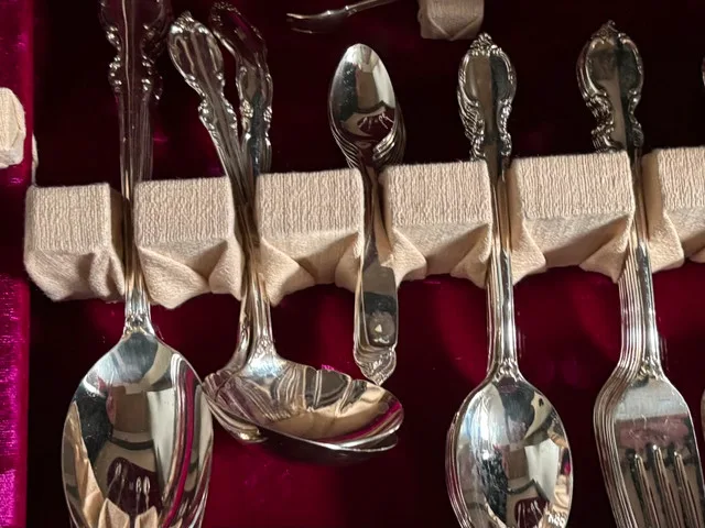 Rogers Bros Silver plated flatware set image indicator(2)