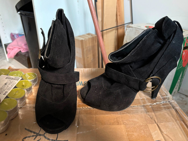 Ladies Size 8.5 Faux Suede Booties 5” heel