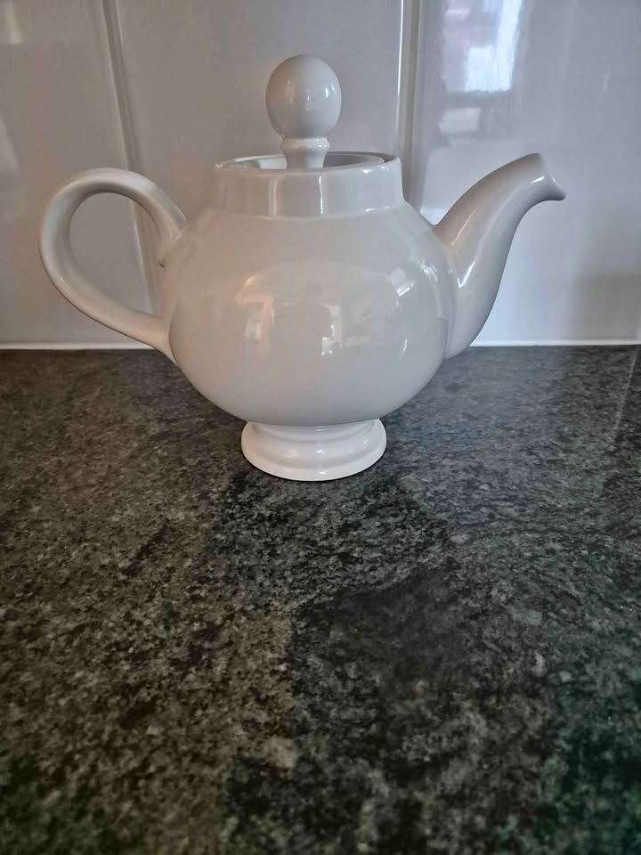 Ceramic teapot