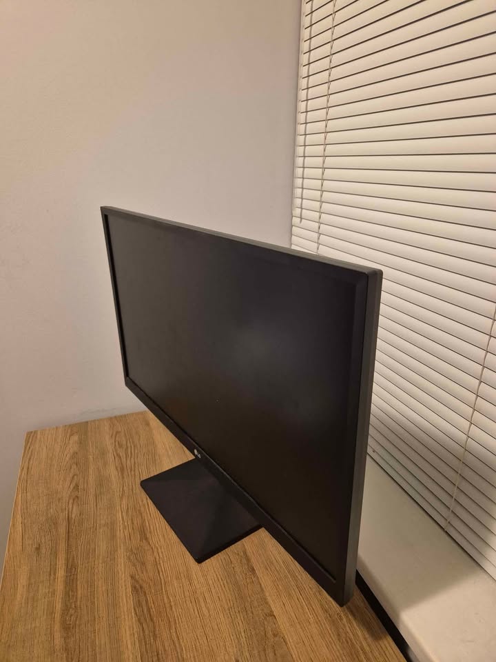 LG 27" monitor - photo 2
