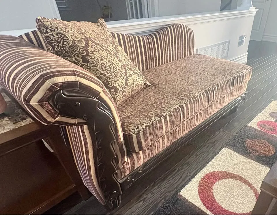 Living Room Sofa Furniture set (Excellent Condition) image indicator(2)