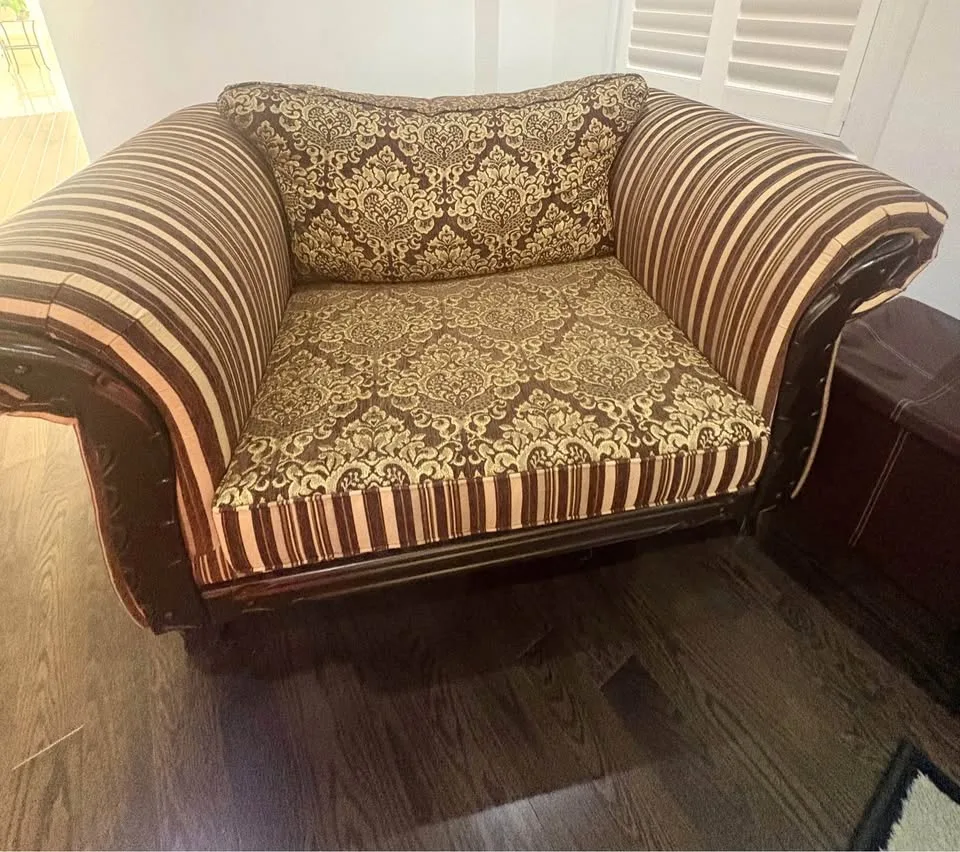 Living Room Sofa Furniture set (Excellent Condition) image indicator(5)