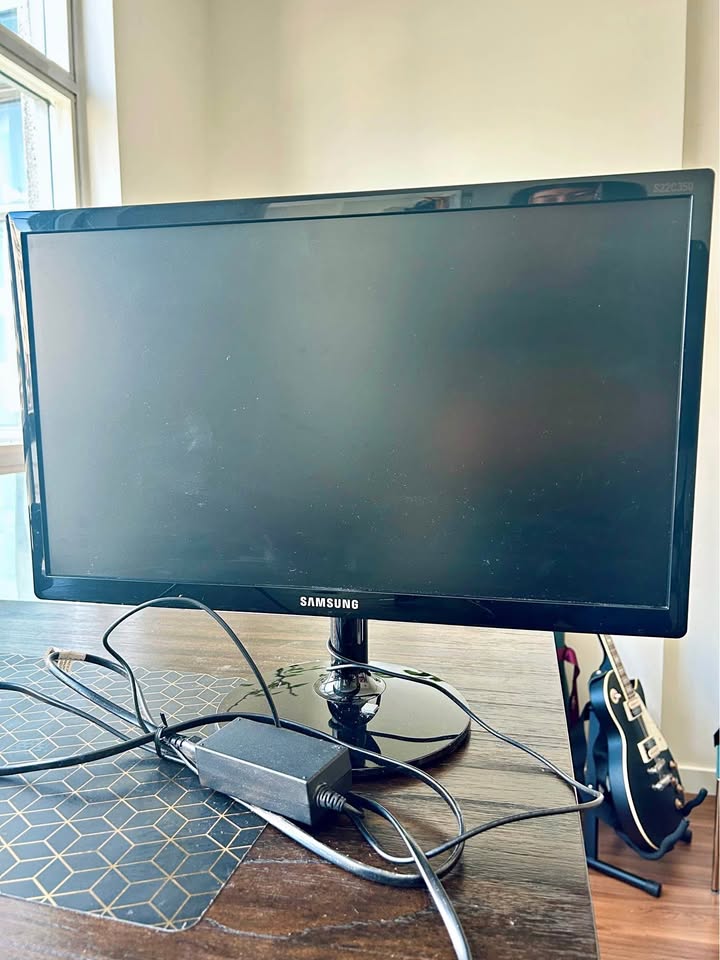 Samsung S22C350H Monitor — Excellent Condition
