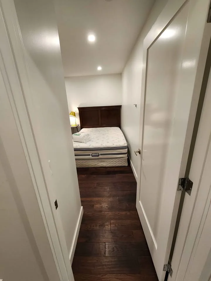 Private room for rent image indicator(3)