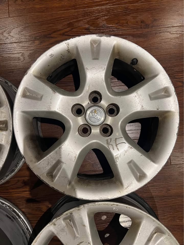OEM toyota rims 16inch - photo 4