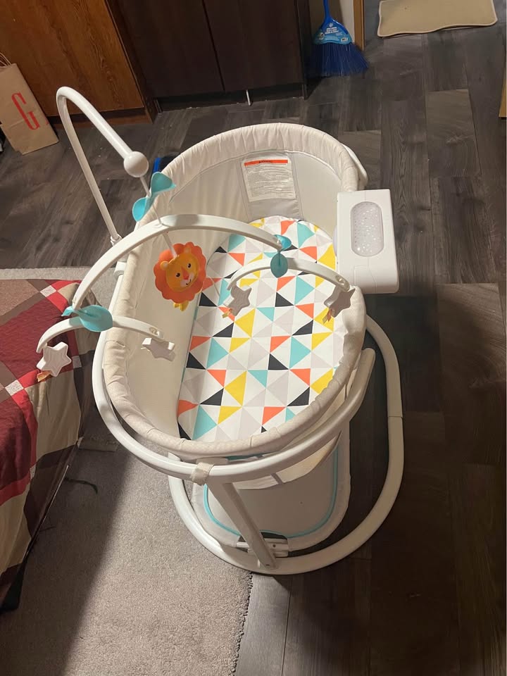 Fisher price baby bassinet - photo 2