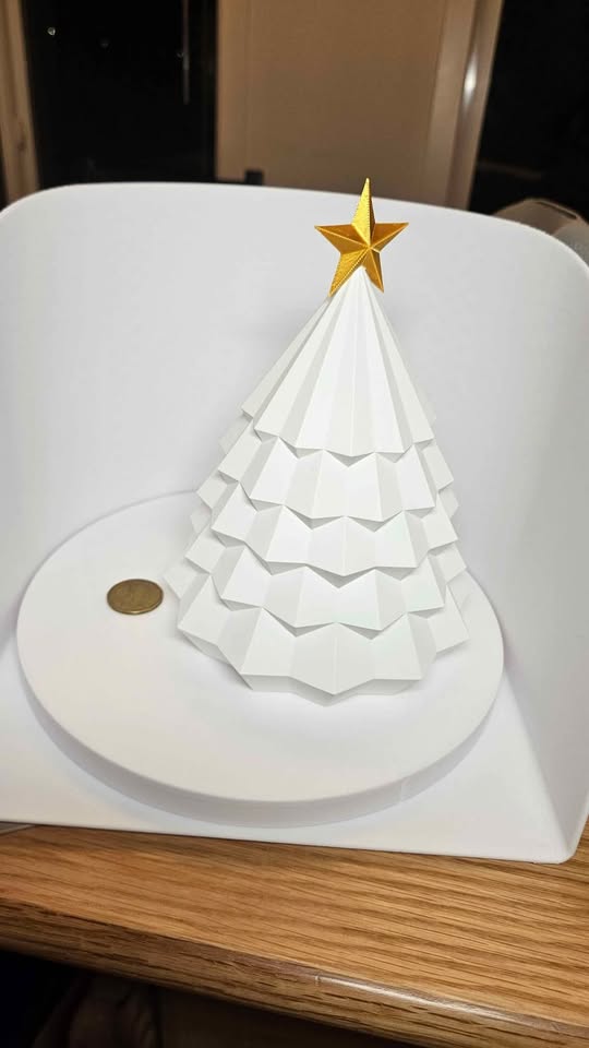 Geometric Christmas Tree Light – 3D Printed LED Decor - photo 3