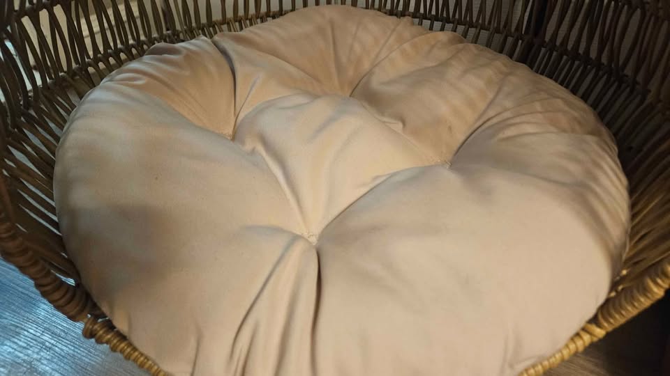 Hanging Cat Bed, Barely Used, Easy to Clean - photo 3