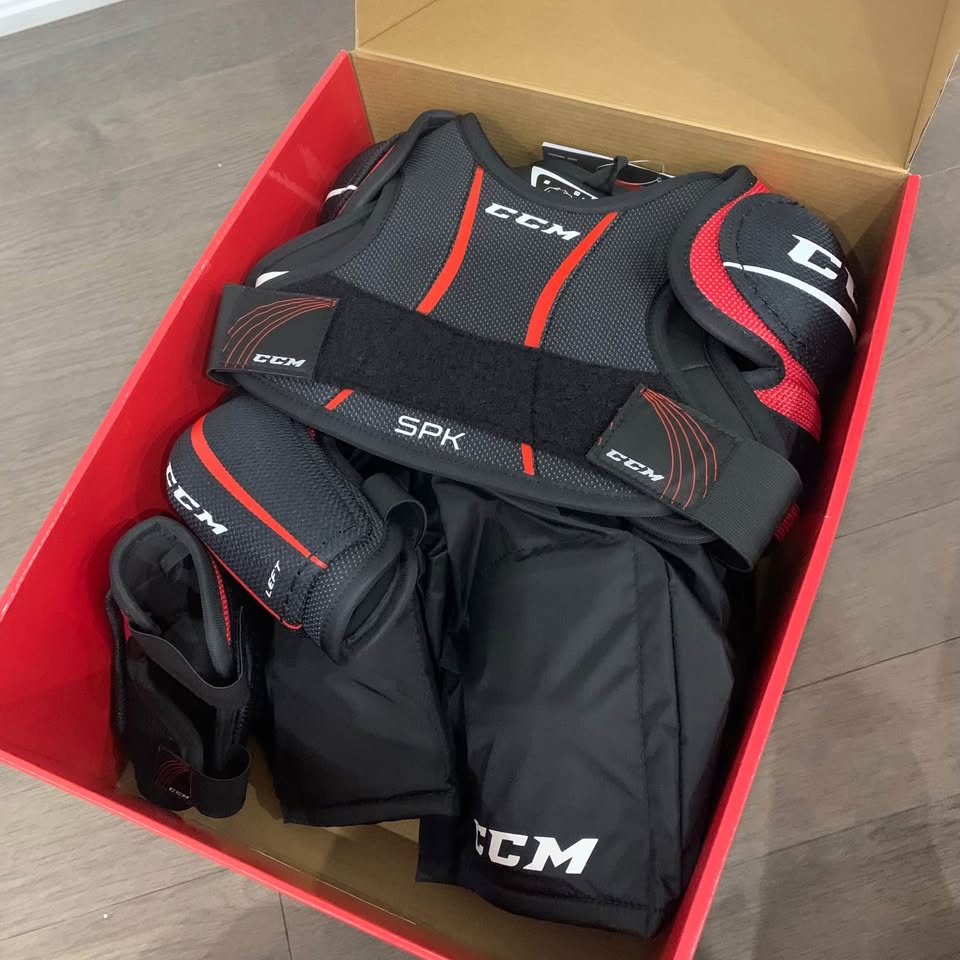 BNIB CCM Youth Hockey Protective Kit for 7-9 - photo 3