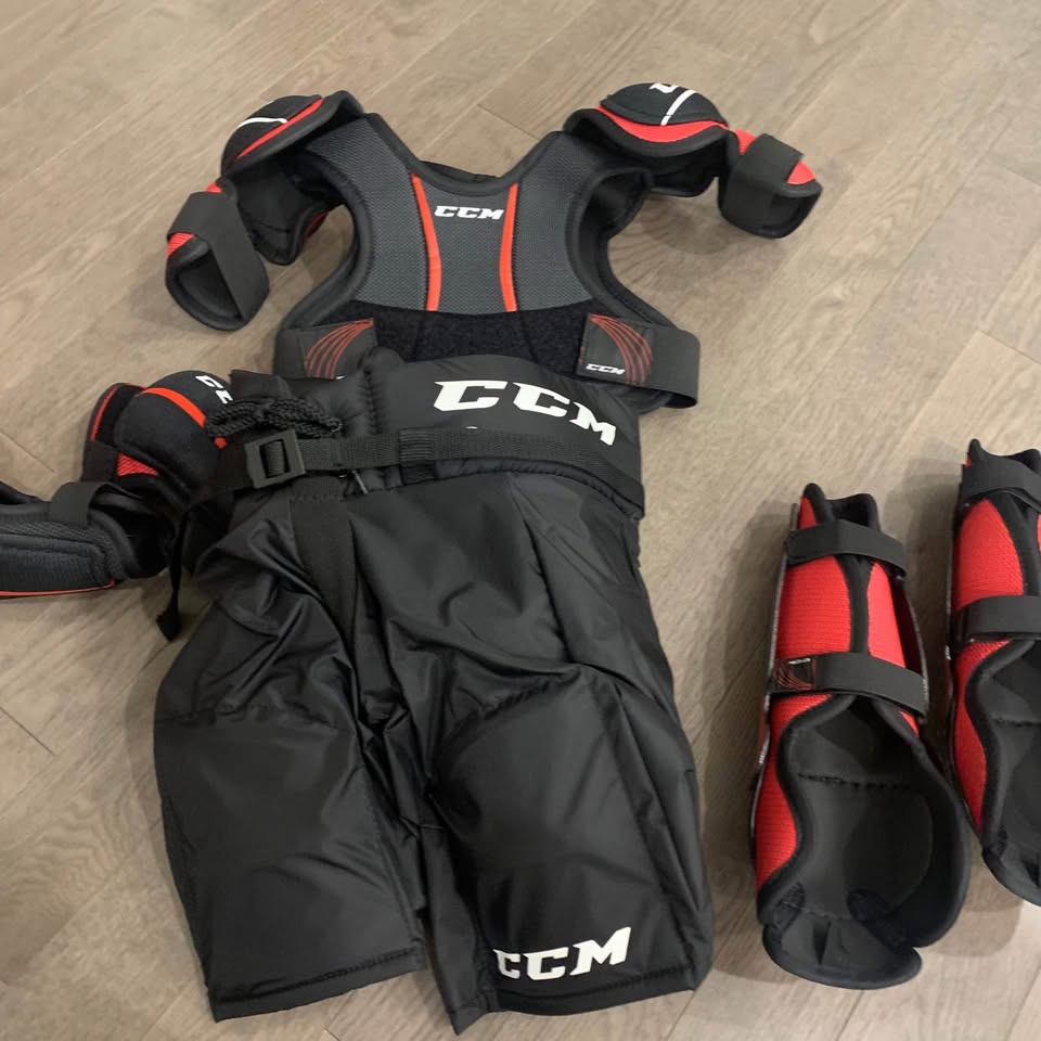 BNIB CCM Youth Hockey Protective Kit for 7-9 - photo 4