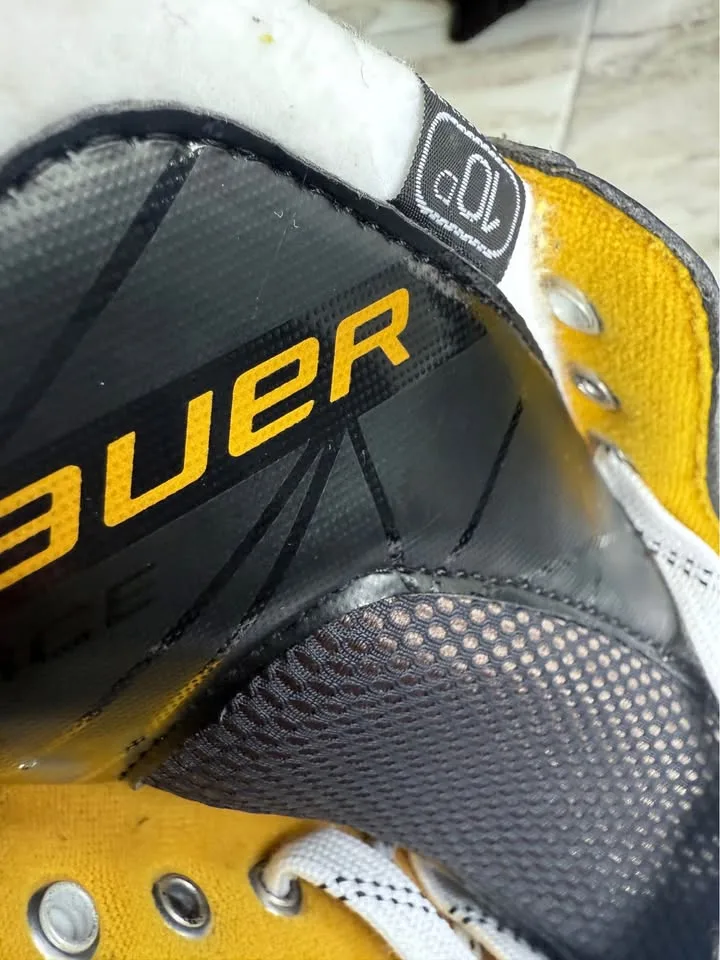 Bauer Supreme Helmet + Size 11.5 Hockey Gear image indicator(4)