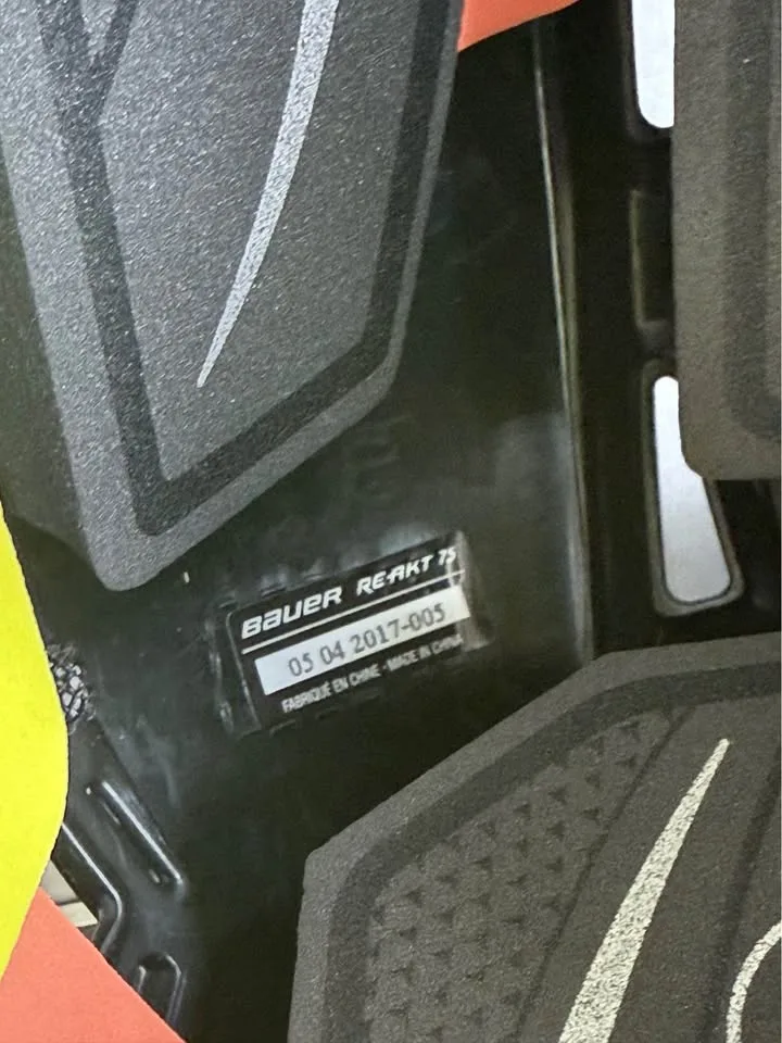 Bauer Supreme Helmet + Size 11.5 Hockey Gear image indicator(6)