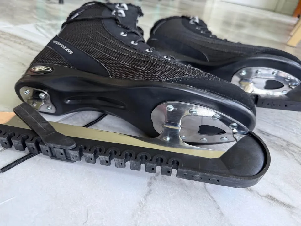 Hespeler FIGURE SKATE WomensFigure Skate Black Senior Size 9 image indicator(2)