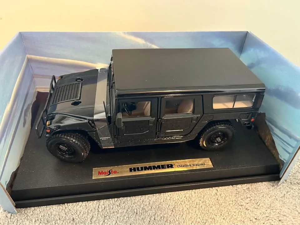 Maisto Hummer station wagon BNIB image indicator(3)