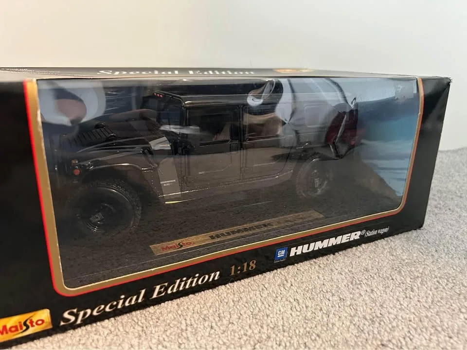Maisto Hummer station wagon BNIB image indicator(5)