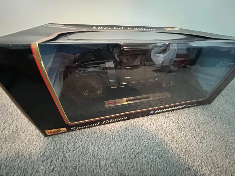 Maisto Hummer station wagon BNIB image indicator(6)