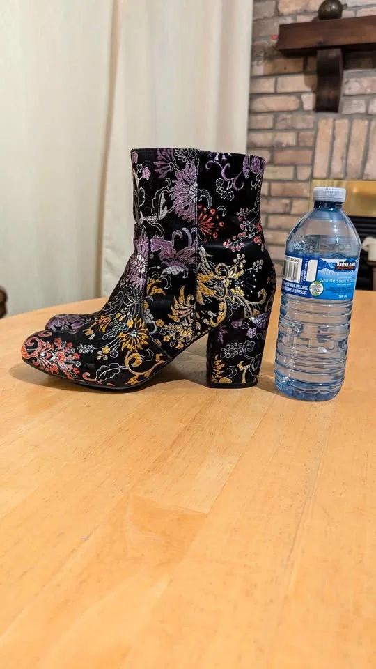 3" heel booties, size 8.5 image indicator(2)