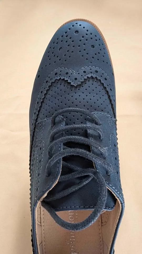 BN Women's shoes size 7 image indicator(3)