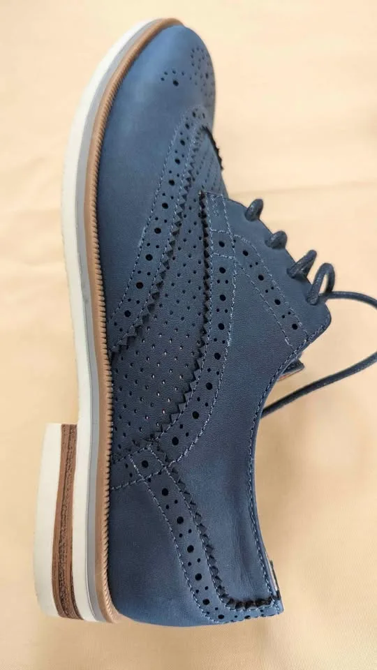 BN Women's shoes size 7 image indicator(4)