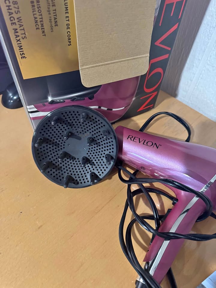 Revlon Hair Dryer – Like New with Box & Concentrator Nozzl