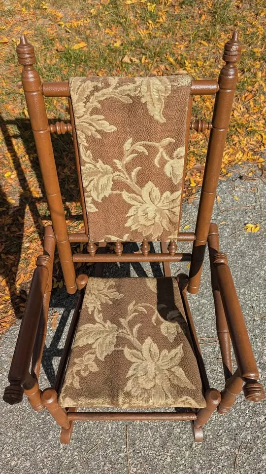 Child's Vintage Rocking Chair image indicator(2)