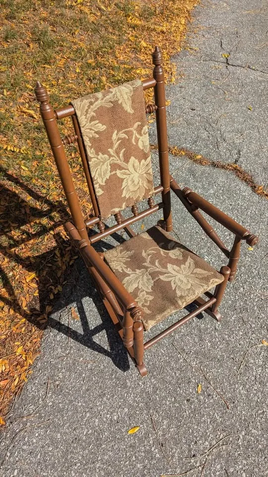 Child's Vintage Rocking Chair image indicator(7)